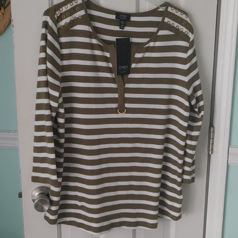 NWT Jones New York top Sz XL.   A44